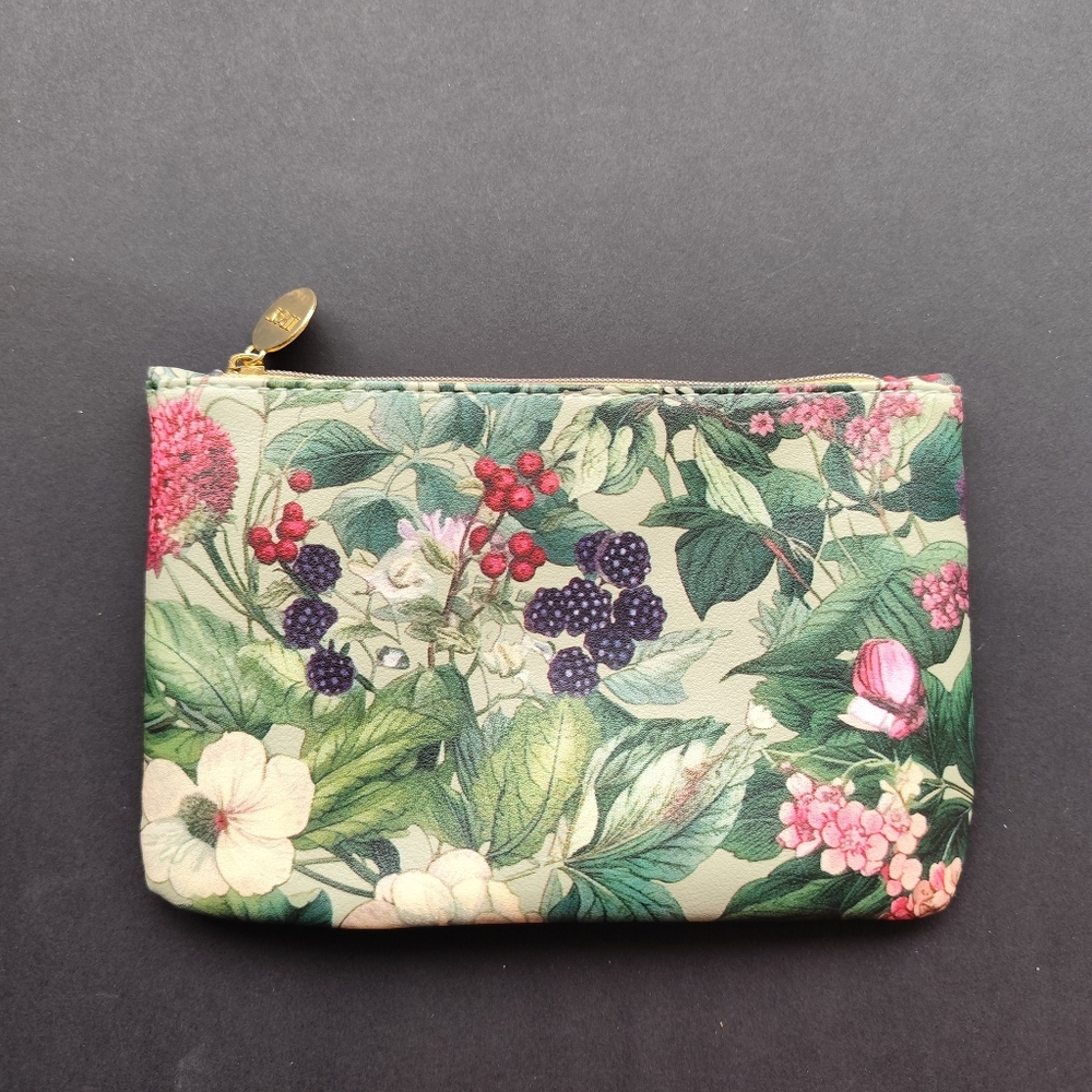 3/$20💗IPSY Floral Print Faux Leather cosmetic bag